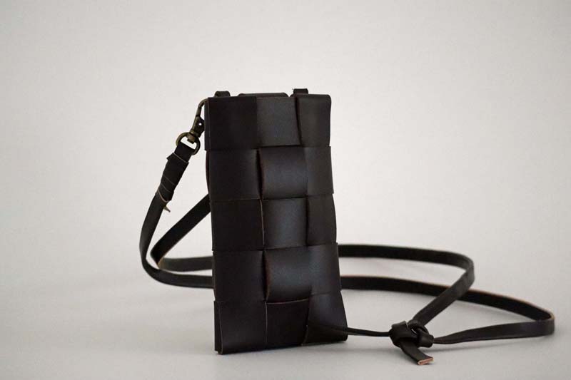 �ނނ��ԃX�}�z�|�V�F�b�g �_�[�N�u���E��